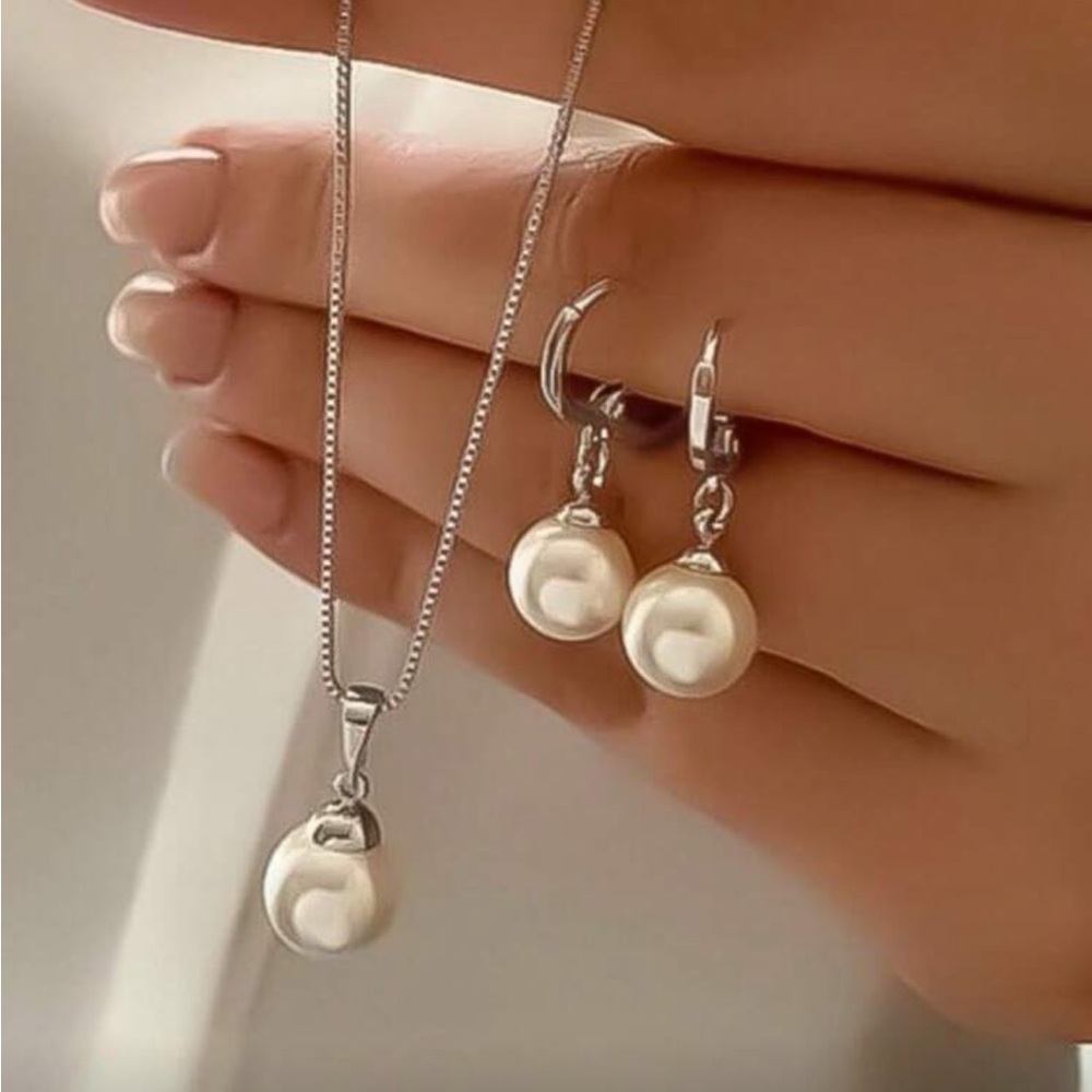 Silver Pearl Necklace and Earring Set